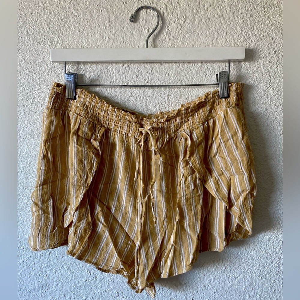 American Eagle Yellow Striped Shorts Size XL